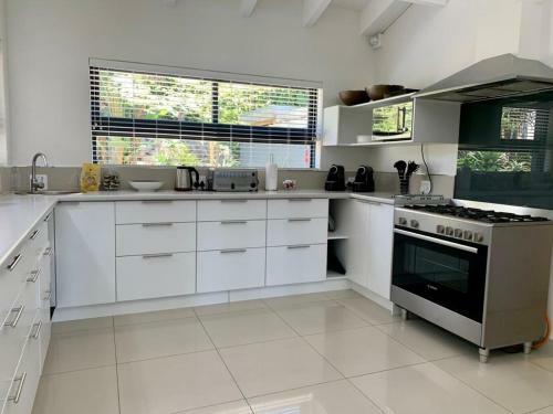 Knysna Holiday Home - Amazing Lagoon Views
