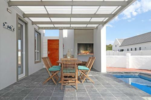 Private Beach Estate By Airagents