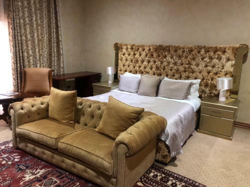 Equestrian Royal Hotel Boutique & Spa