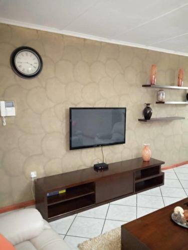3 Bedrooms Exclusive House In Northmead