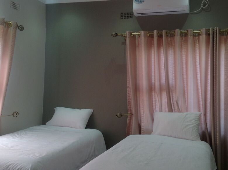 Hostal 848 Guest House