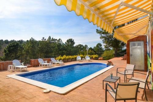 Montbarbat Villa Sleeps 8 Pool