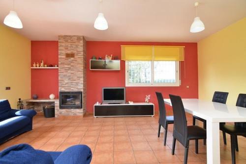 Montbarbat Villa Sleeps 8 Pool
