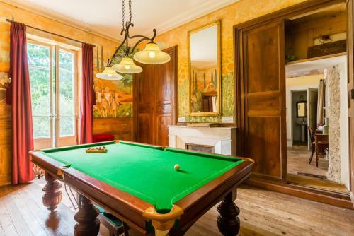 Montjoi Chateau Sleeps 26 Pool Wifi
