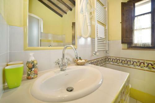 Borgo San Lorenzo Villa Sleeps 9 Air Con Wifi