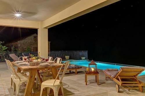Antipata Villa Sleeps 6 Pool Air Con Wifi