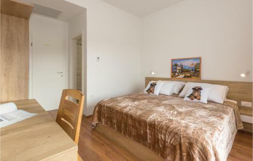 Three-bedroom Holiday Home In Lovrec