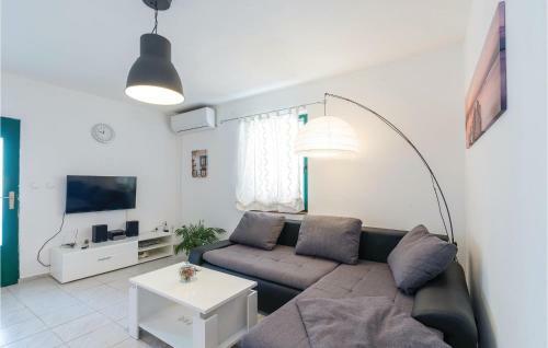 Two-bedroom Holiday Home In Rastane Donje
