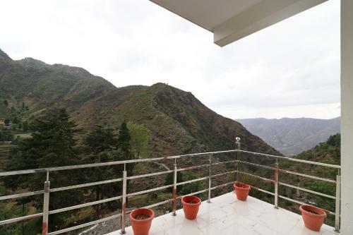 Hotel Oyo 14158 The Kempty Fall Resort