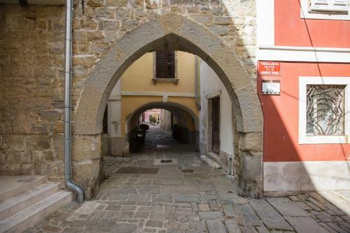 Classy Apartment In Piran Center HD