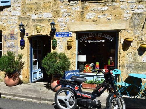 Charming Holiday Home In Prats-du-perigord With Pool