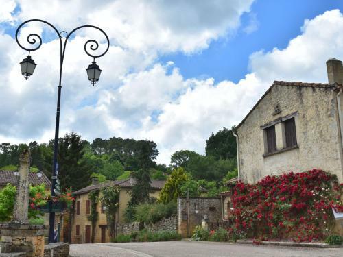 Charming Holiday Home In Prats-du-perigord With Pool