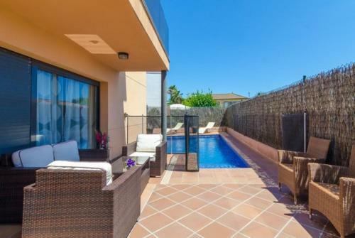 Blanes Villa Sleeps 8 Pool Air Con Wifi