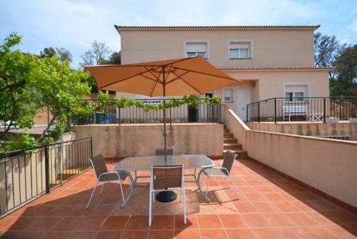 Caules Villa Sleeps 6 Pool