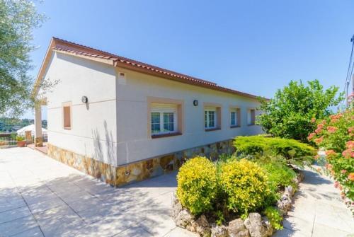 Caules Villa Sleeps 10 Pool Wifi