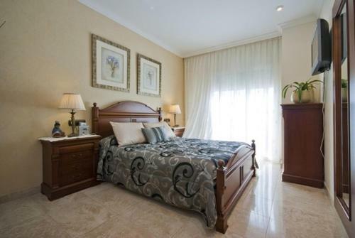 Lloret de Mar Villa Sleeps 8 Pool Wifi
