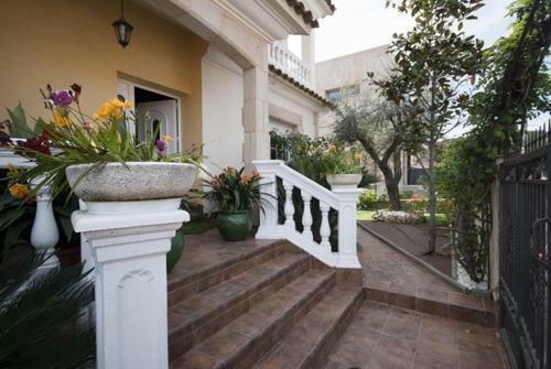 Lloret de Mar Villa Sleeps 8 Pool Wifi