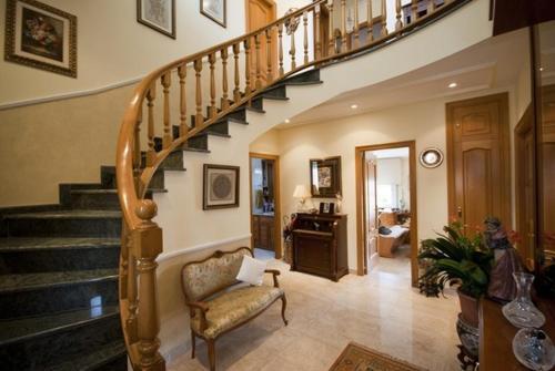 Lloret de Mar Villa Sleeps 8 Pool Wifi