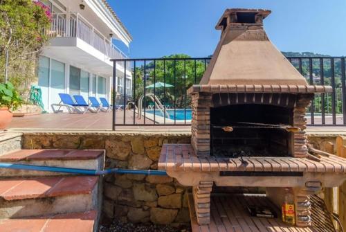 Lloret de Mar Villa Sleeps 6 Pool Wifi