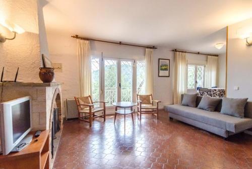 Lloret de Mar Villa Sleeps 8 Pool Wifi