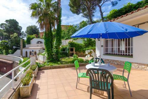 Lloret de Mar Villa Sleeps 6 Pool Wifi
