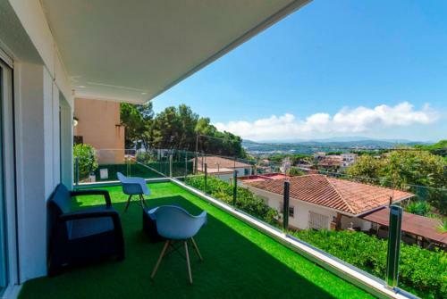 Lloret de Mar Villa Sleeps 12 Pool Wifi