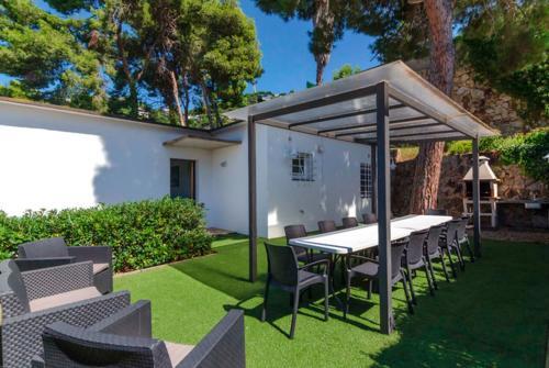 Lloret de Mar Villa Sleeps 12 Pool Wifi