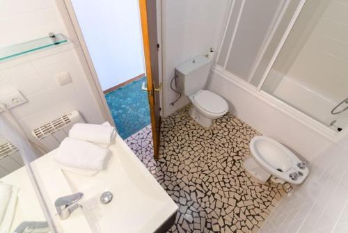 Lloret de Mar Villa Sleeps 12 Pool Wifi