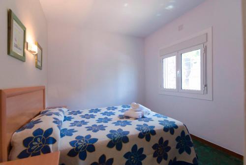 Lloret de Mar Villa Sleeps 12 Pool Wifi