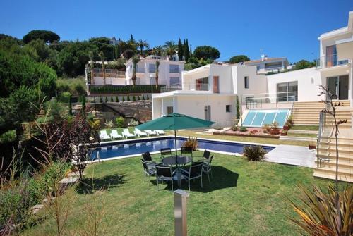 Lloret de Mar Villa Sleeps 8 Pool Air Con Wifi