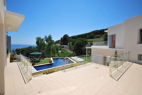 Lloret de Mar Villa Sleeps 8 Pool Air Con Wifi
