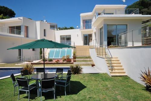 Lloret de Mar Villa Sleeps 8 Pool Air Con Wifi