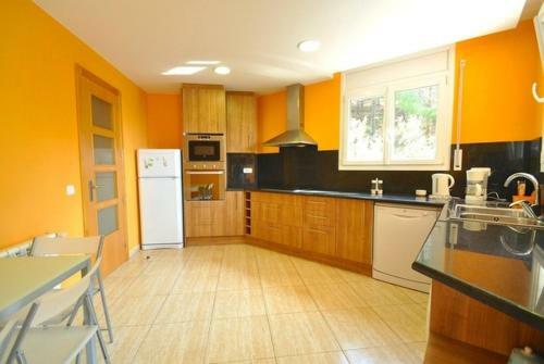 Lloret de Mar Villa Sleeps 11 Pool Wifi