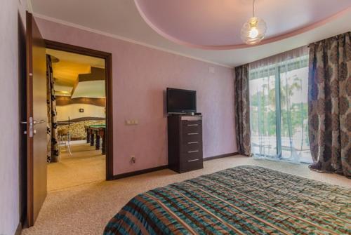 Lloret de Mar Villa Sleeps 8 Pool Air Con Wifi