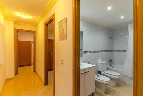 Lloret de Mar Villa Sleeps 12 Pool Wifi