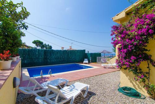 Lloret de Mar Villa Sleeps 6 Pool Wifi