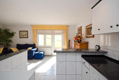 Lloret de Mar Villa Sleeps 8 Pool Wifi