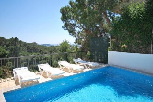 Lloret de Mar Villa Sleeps 12 Pool Wifi