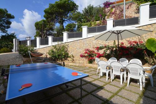 Lloret de Mar Villa Sleeps 12 Pool Wifi