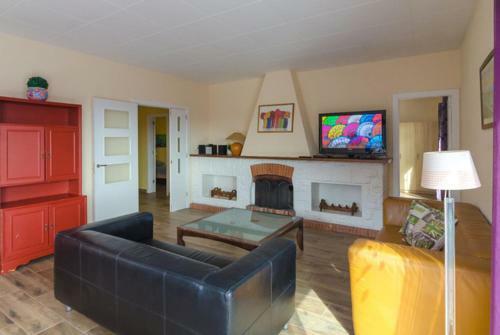 Lloret de Mar Villa Sleeps 14 Pool Wifi