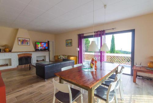 Lloret de Mar Villa Sleeps 14 Pool Wifi