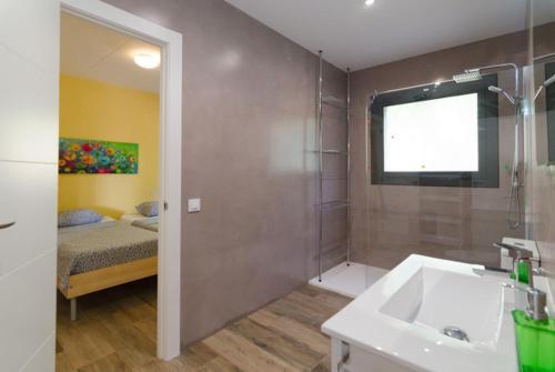 Lloret de Mar Villa Sleeps 14 Pool Wifi