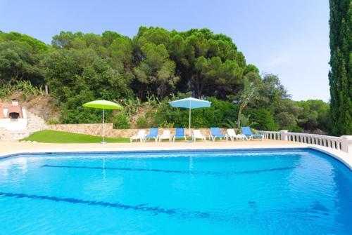 Lloret de Mar Villa Sleeps 14 Pool Wifi