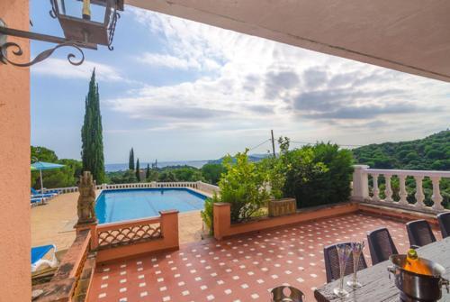 Lloret de Mar Villa Sleeps 14 Pool Wifi
