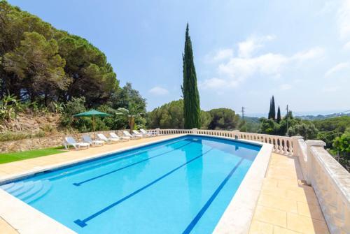 Lloret de Mar Villa Sleeps 14 Pool Wifi