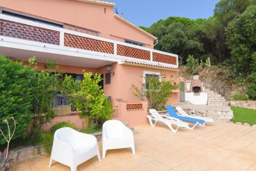 Lloret de Mar Villa Sleeps 14 Pool Wifi