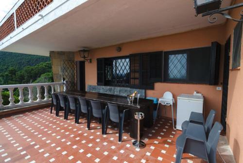 Lloret de Mar Villa Sleeps 14 Pool Wifi