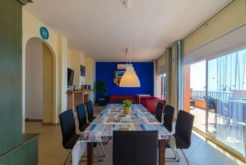 Lloret de Mar Villa Sleeps 8 Pool Air Con Wifi