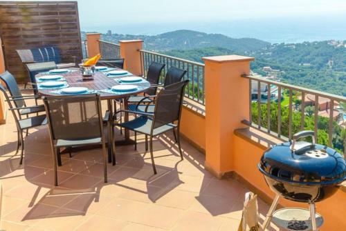 Lloret de Mar Villa Sleeps 8 Pool Air Con Wifi