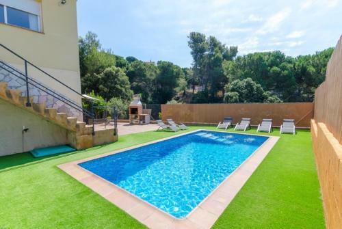 Lloret de Mar Villa Sleeps 6 Pool Air Con Wifi